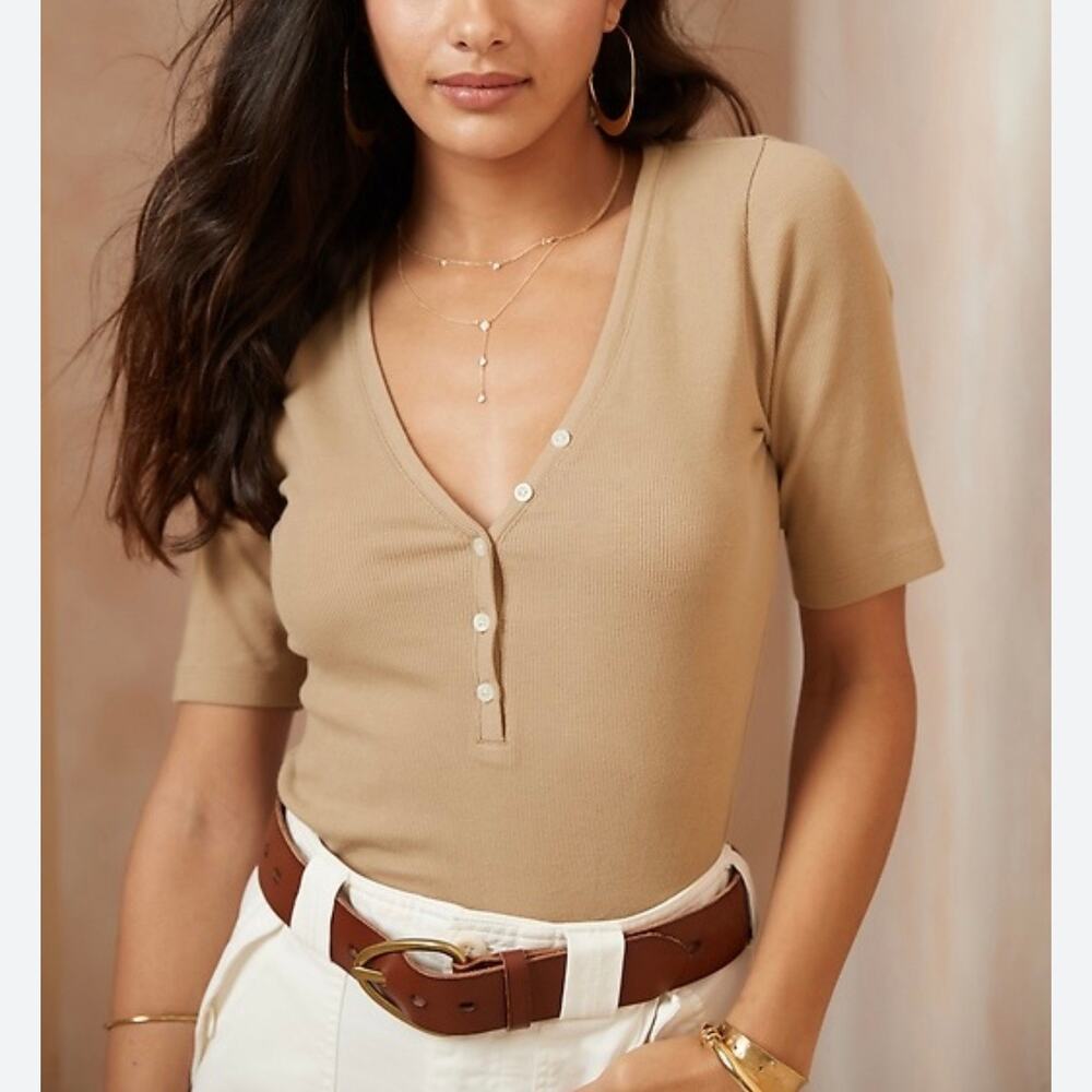 Banana Republic Ribbed Henley Top V-Neck Short Sleeve Maverick Tan Preppy Large